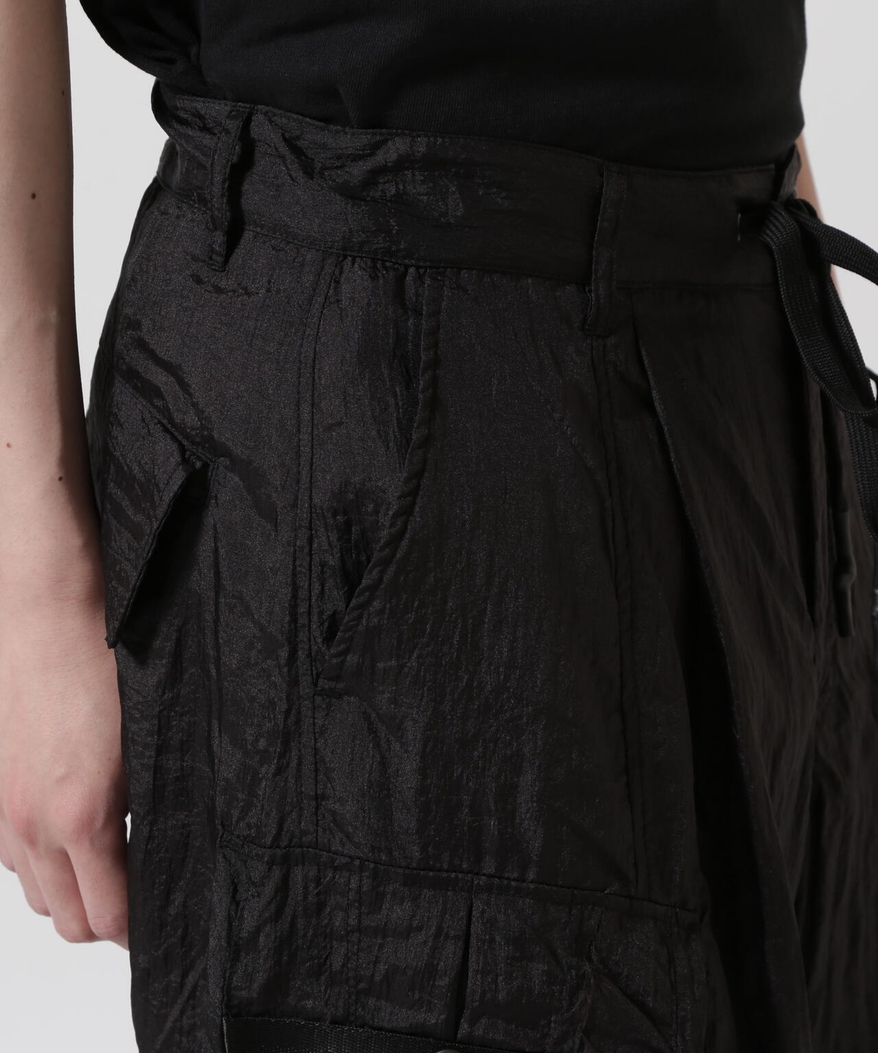 KMRii/ケムリ/Black Metal Parachute Pants 02