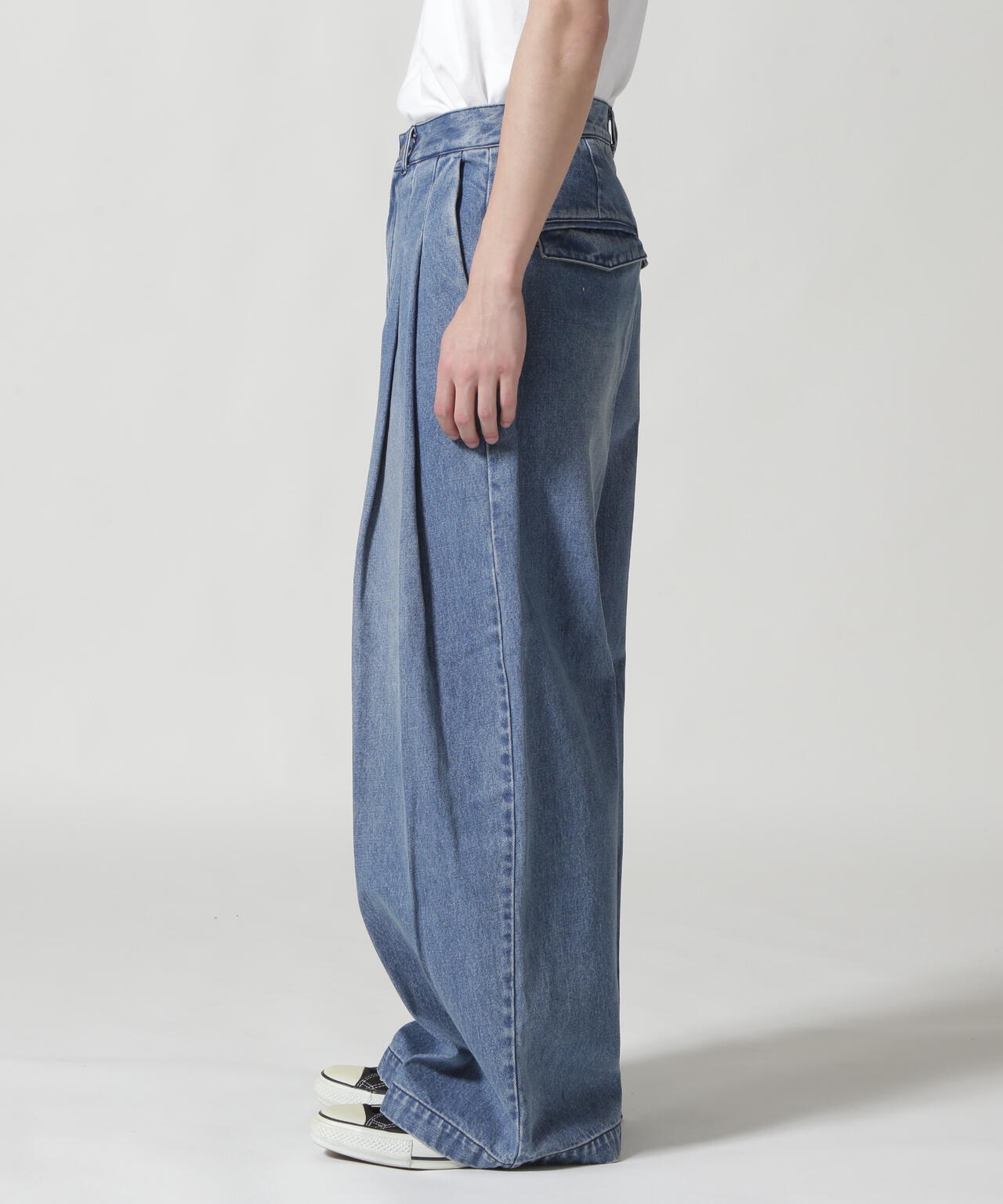 Toironier/トワロニエ/2tuck wide denim pants