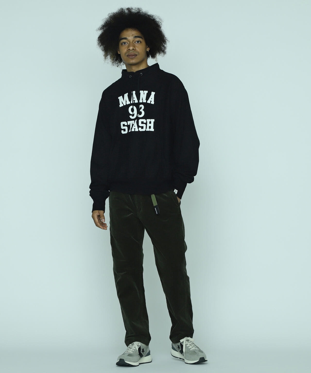 MANASTASH/マナスタッシュ/COLLEGE LOGO STAND COLLAR SWEAT