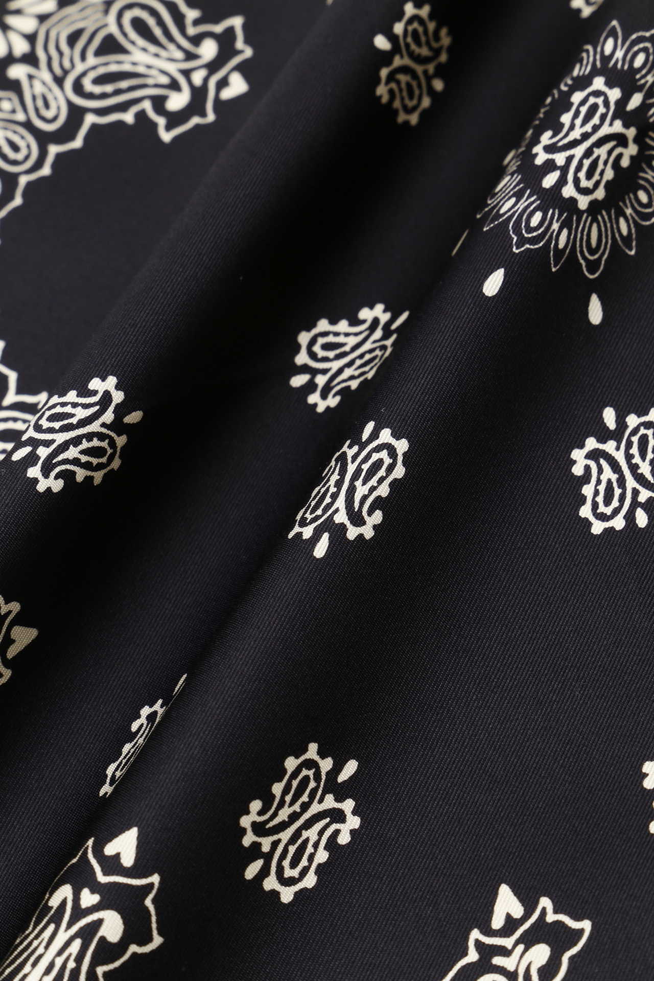 PAISLEY SILK SCARF3