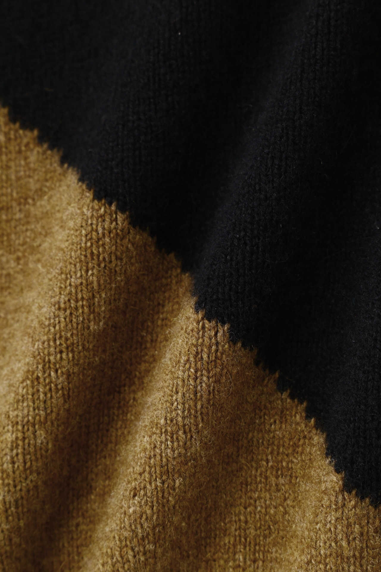 COLOUR BLOCK JUMPER