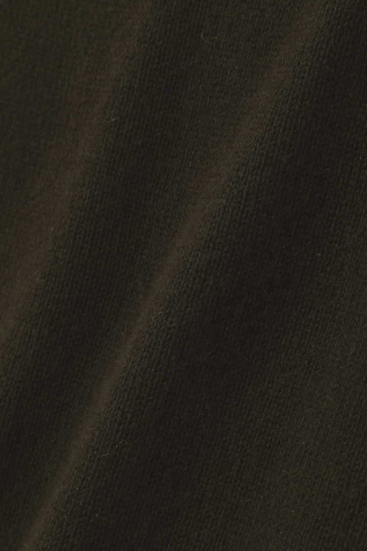 WIDE ROLL NECK