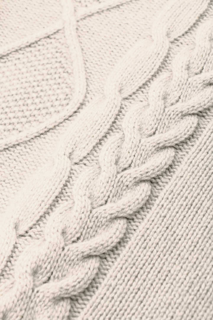 CABLE KNIT