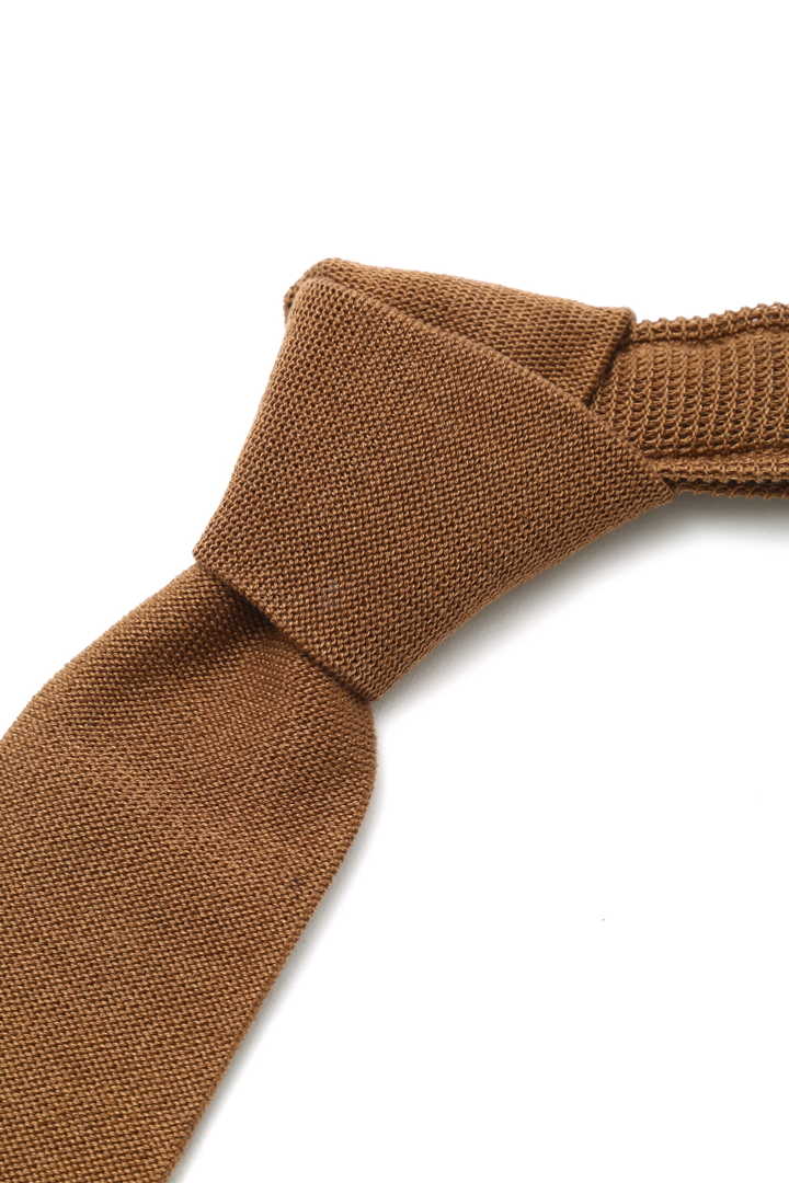 INSIDE CONTRAST BACK TIE