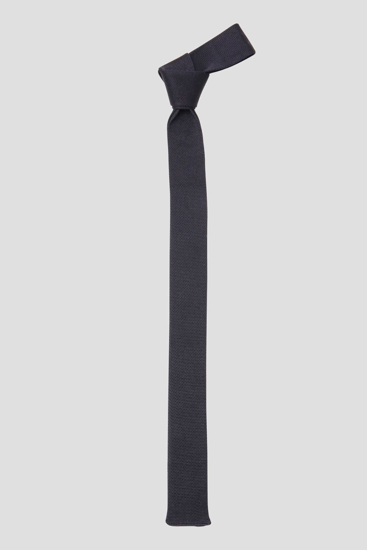 STRAIGHT TIE