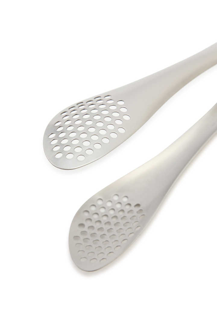 SORI YANAGI TONGS WITH HOLES3