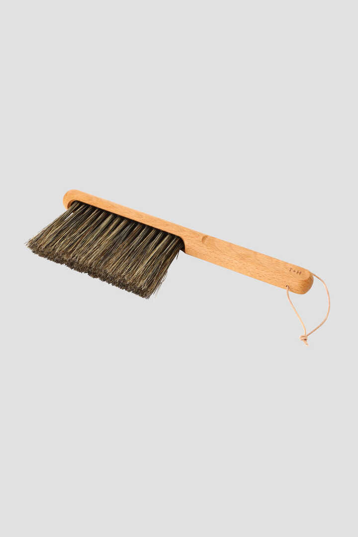 TURNER & HARPER BRUSH WITH LEATHER STRINGS1