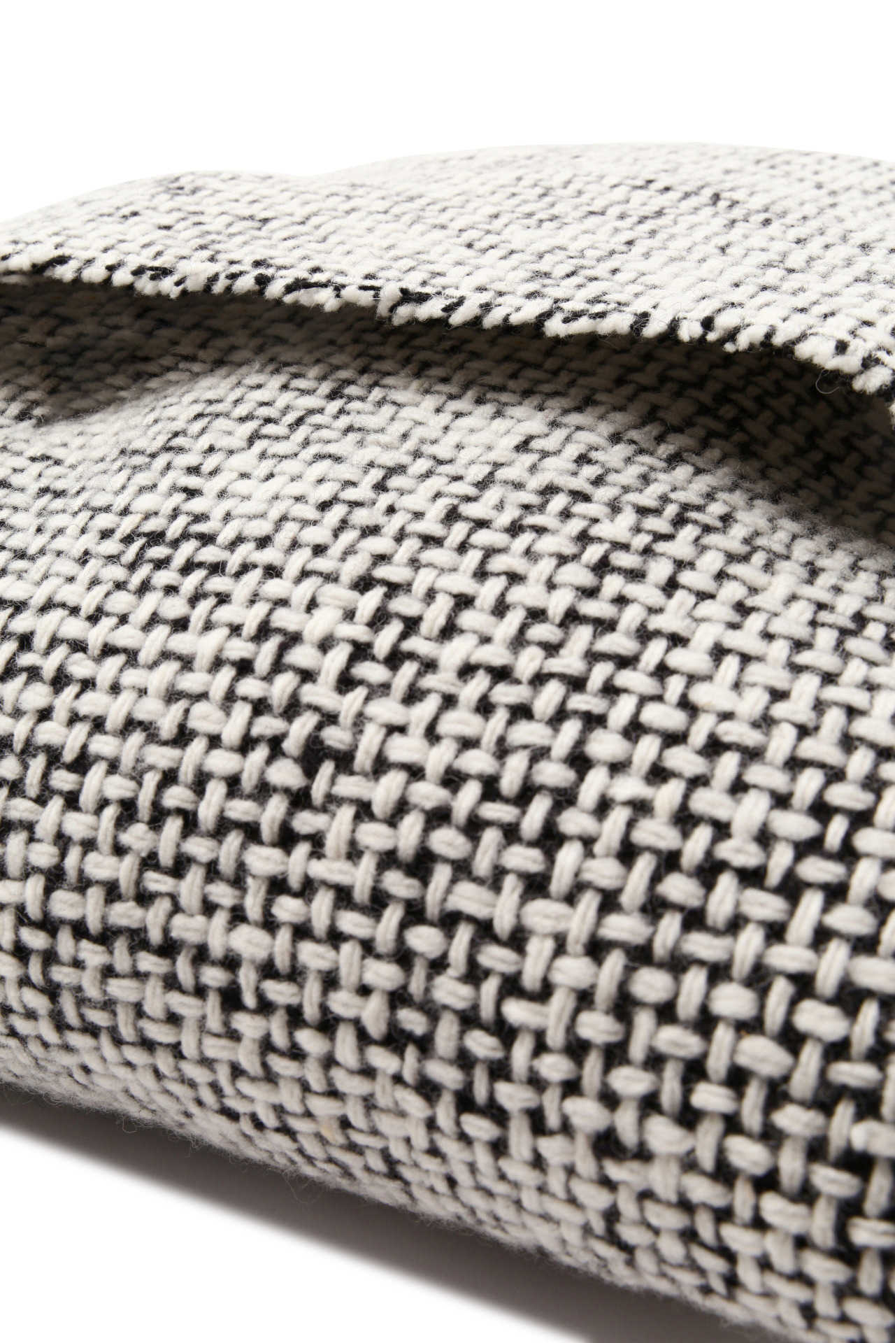 MT MENDED TWEED CUSHION4