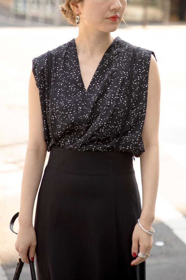 Rose Bud Vネックノースリーブブラウス ブラック ホワイト ブルー オレンジ 公式通販 レディースファッションのrose Bud Online Store