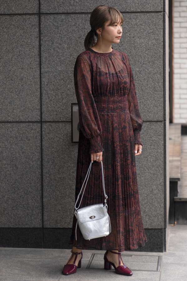 Rose Bud トルコプリントプリーツワンピース ブラック ブラウン 公式通販 レディースファッションのrose Bud Online Store